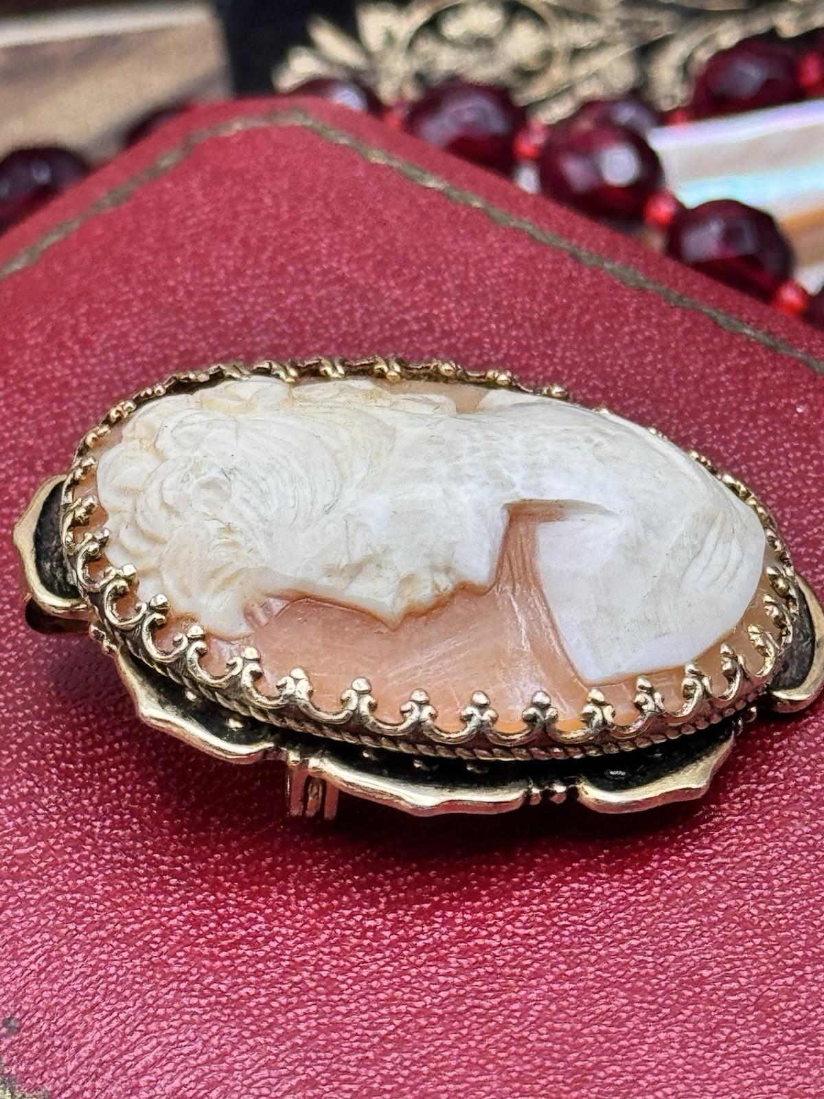 Vintage Faux Cameo Brooch Pendant Goldtone Lady Portrait Oval Pin 1.5”