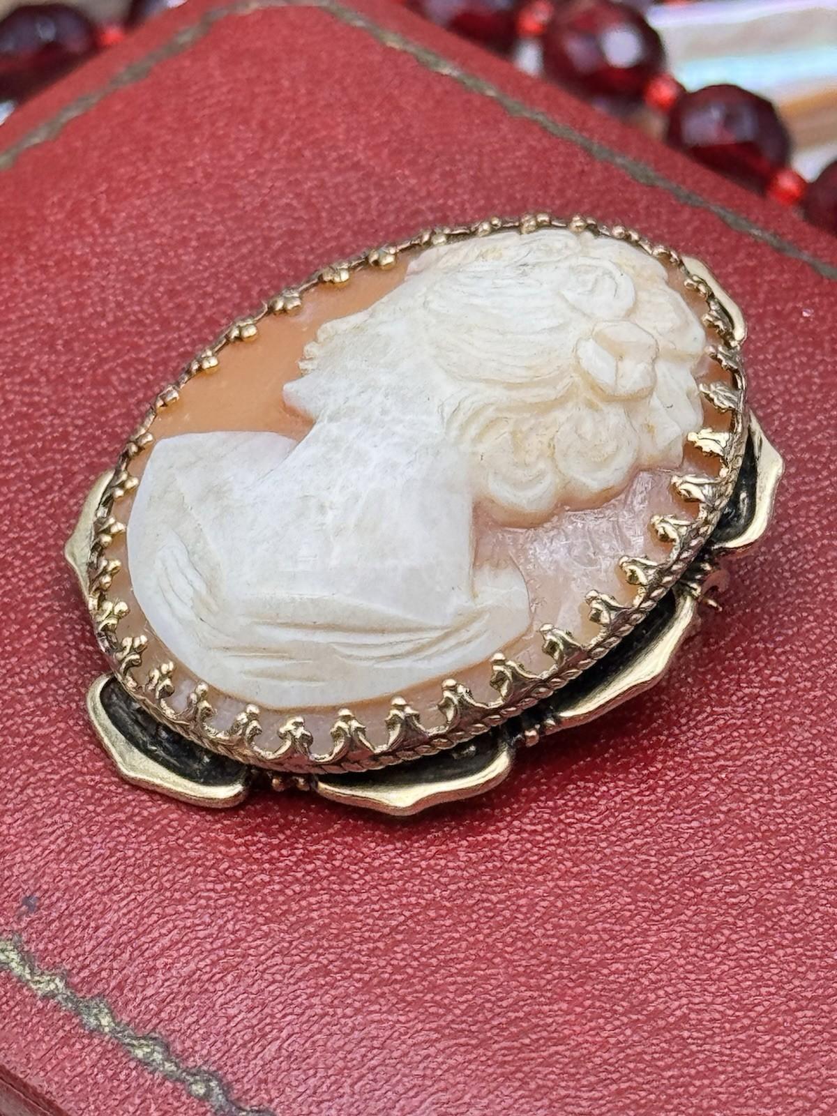Vintage Faux Cameo Brooch Pendant Goldtone Lady Portrait Oval Pin 1.5”