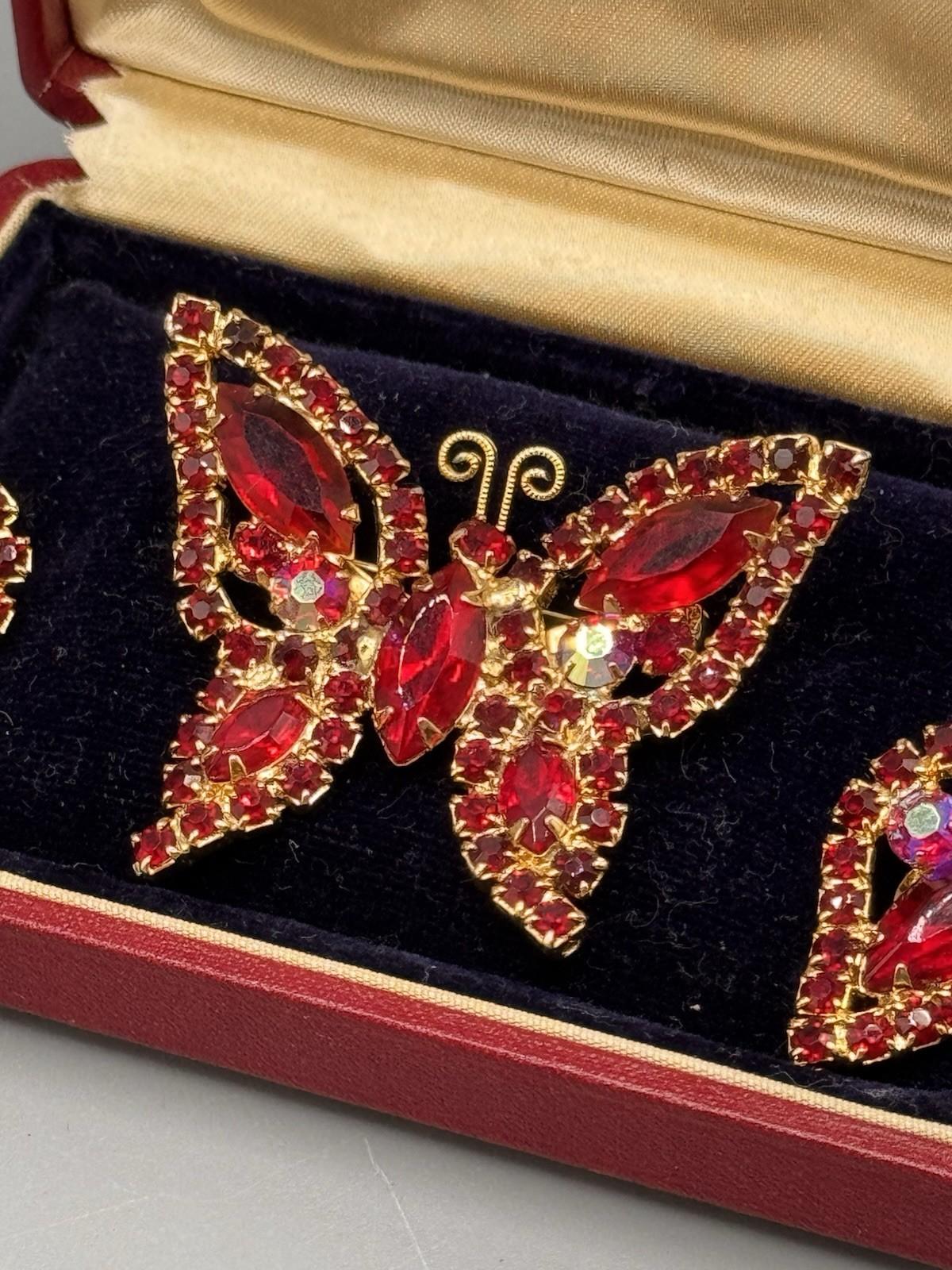 Vintage Butterfly Brooch Weiss Earrings “Ruby” Red Rhinestone Goldtone Set