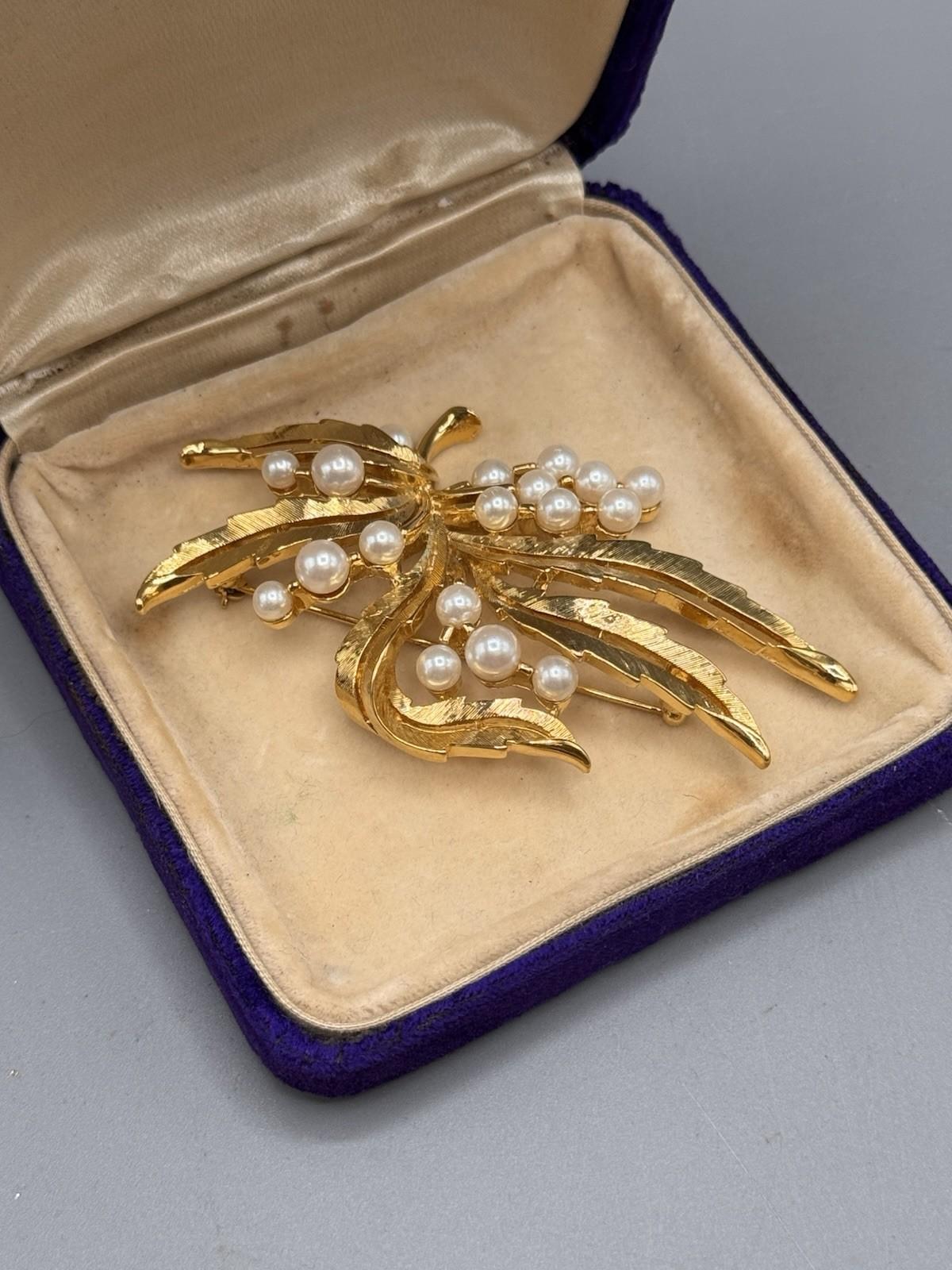 Vintage Trifari Brooch Faux Pearl Goldtone Leaf Spray Floral Pin 3.25”
