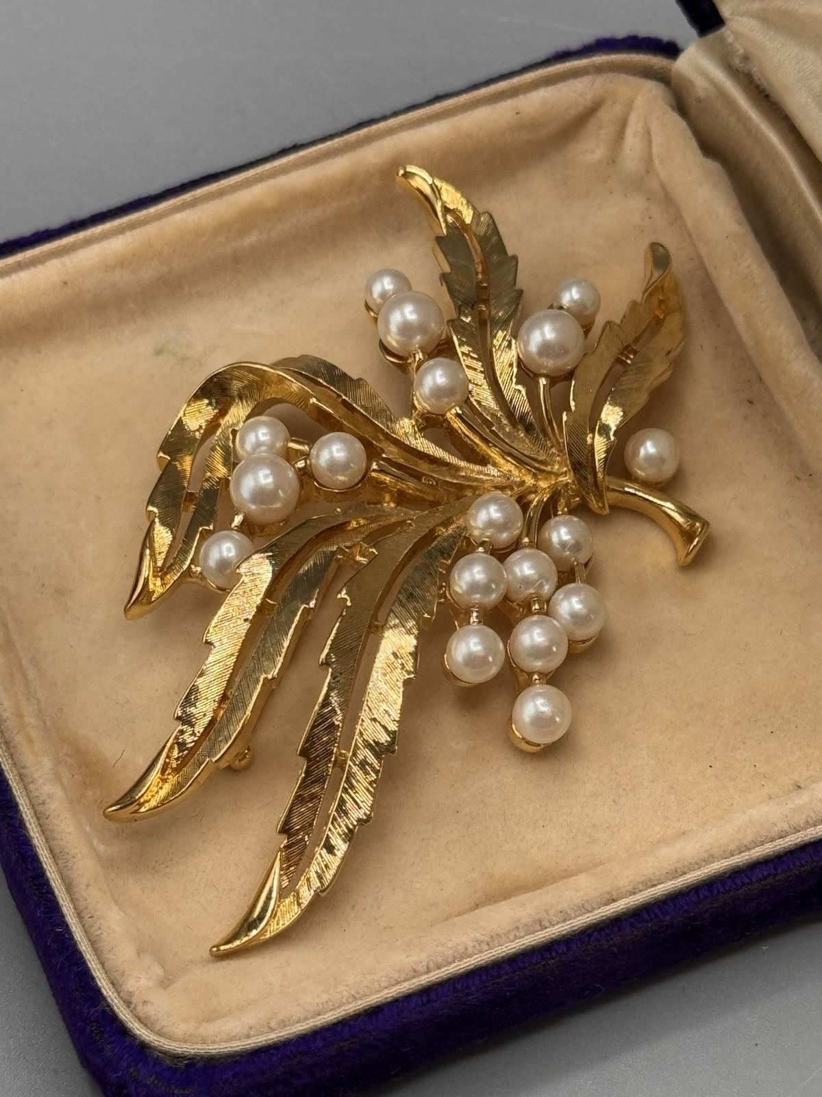 Vintage Trifari Brooch Faux Pearl Goldtone Leaf Spray Floral Pin 3.25”