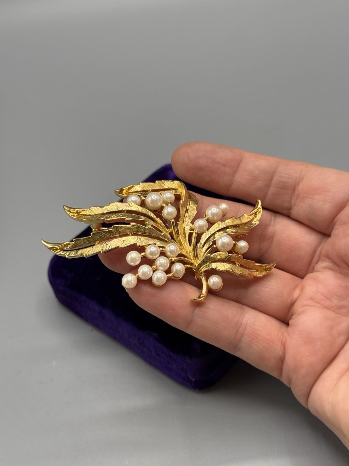 Vintage Trifari Brooch Faux Pearl Goldtone Leaf Spray Floral Pin 3.25”