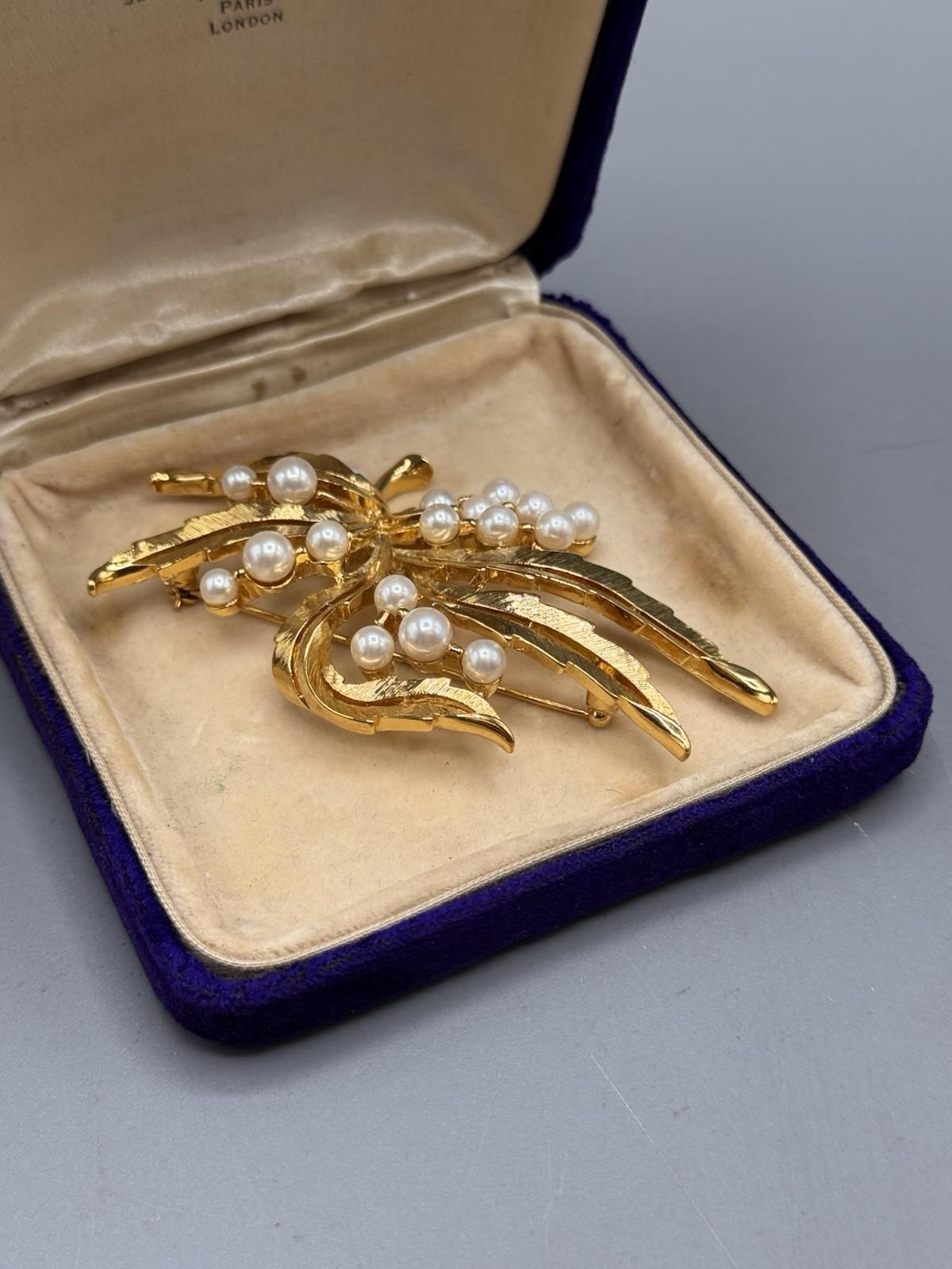 Vintage Trifari Brooch Faux Pearl Goldtone Leaf Spray Floral Pin 3.25”