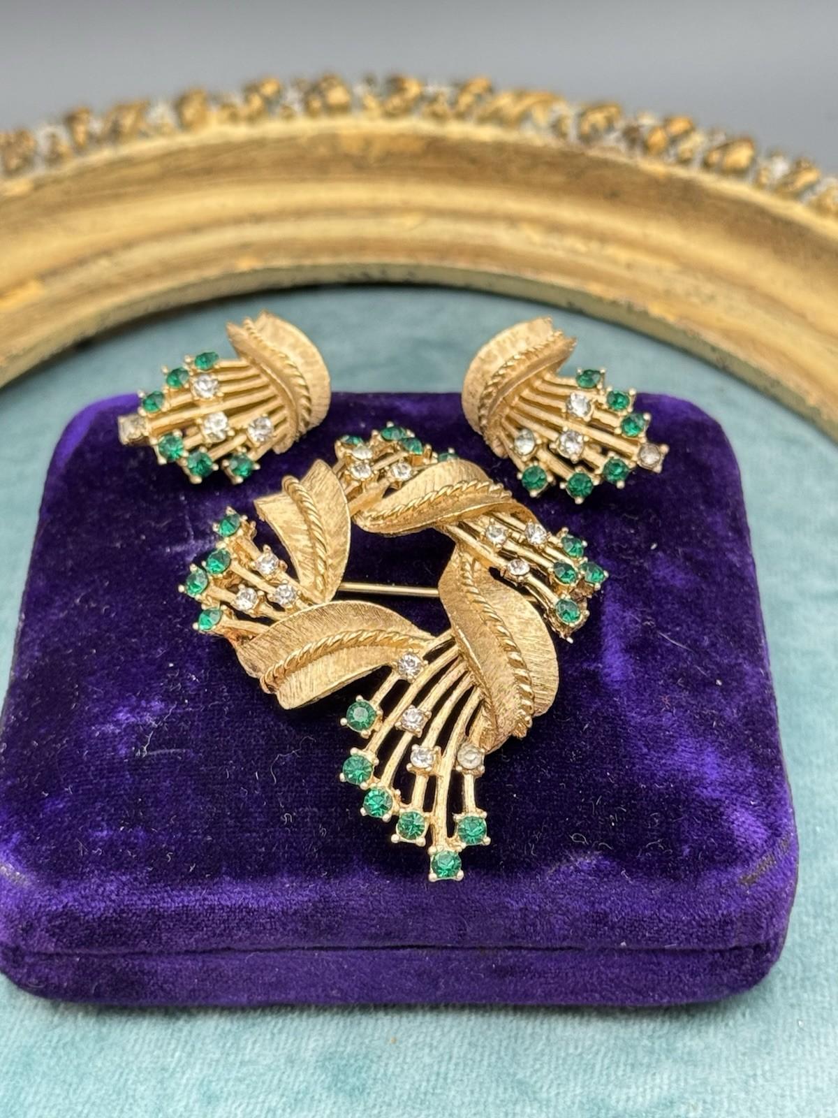 Vintage Crown Trifari Brooch Earring Set Green Clear Rhinestones Goldtone