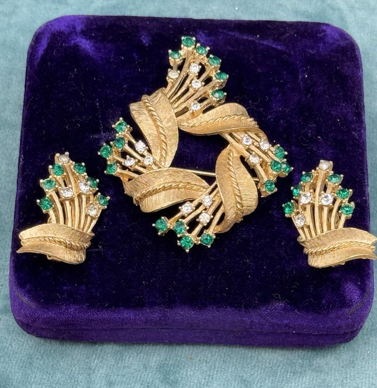 Vintage Crown Trifari Brooch Earring Set Green Clear Rhinestones Goldtone