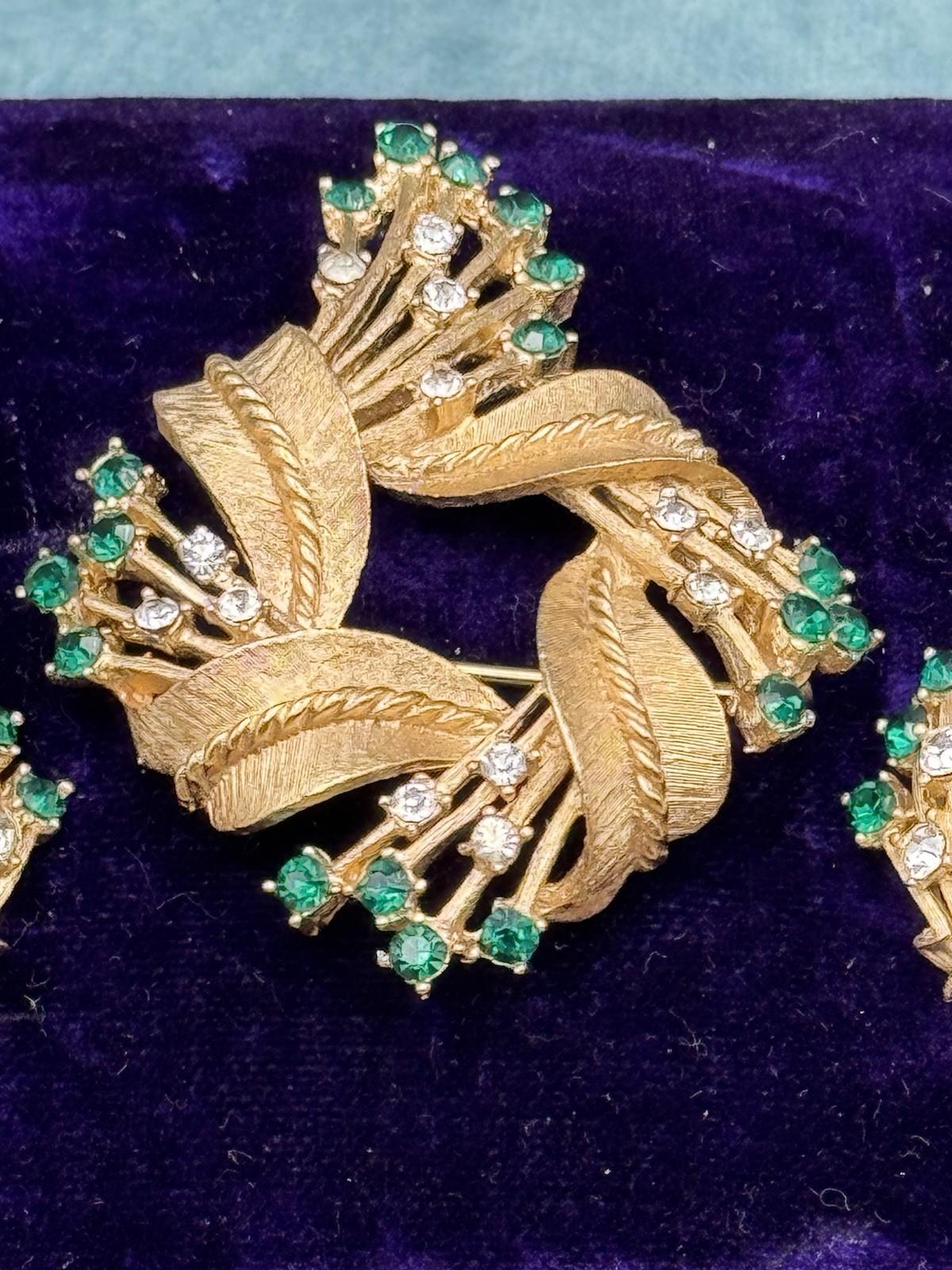 Vintage Crown Trifari Brooch Earring Set Green Clear Rhinestones Goldtone