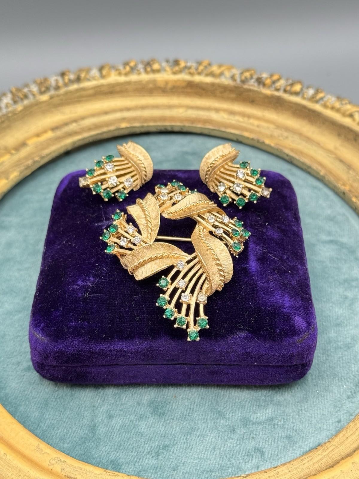 Vintage Crown Trifari Brooch Earring Set Green Clear Rhinestones Goldtone