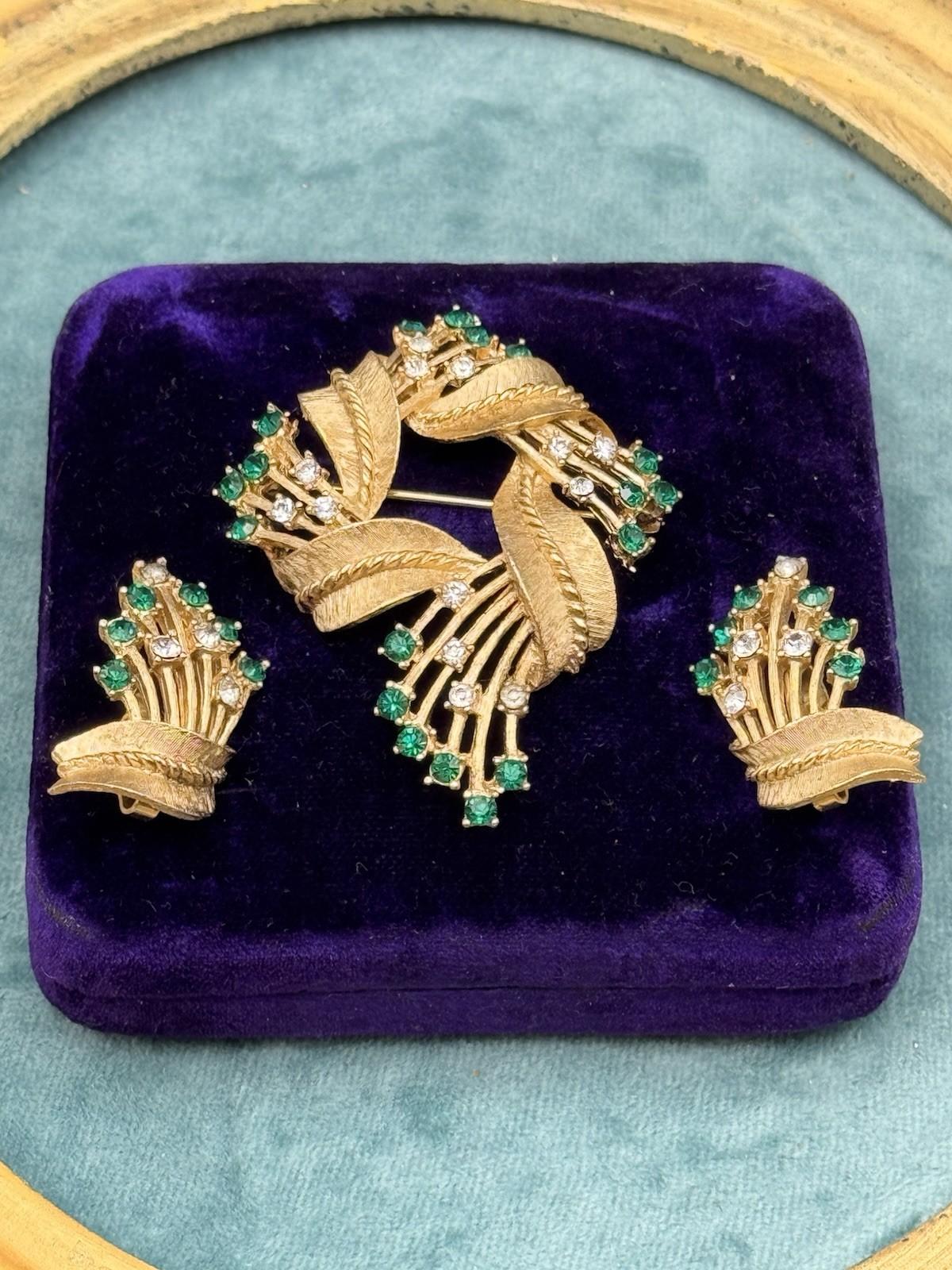 Vintage Crown Trifari Brooch Earring Set Green Clear Rhinestones Goldtone