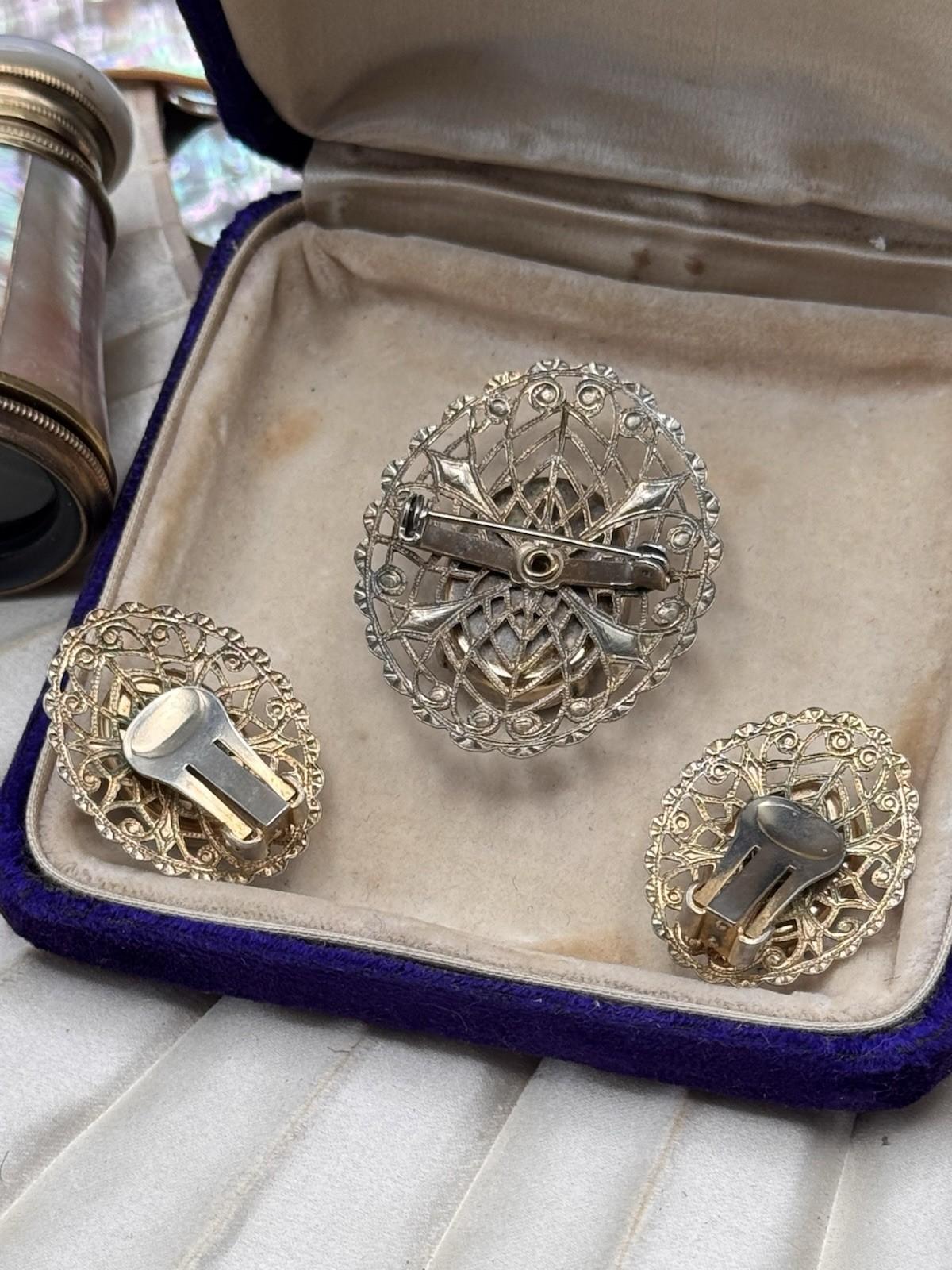 Vintage Lovers Scene Brooch Earrings Set Goldtone Filigree