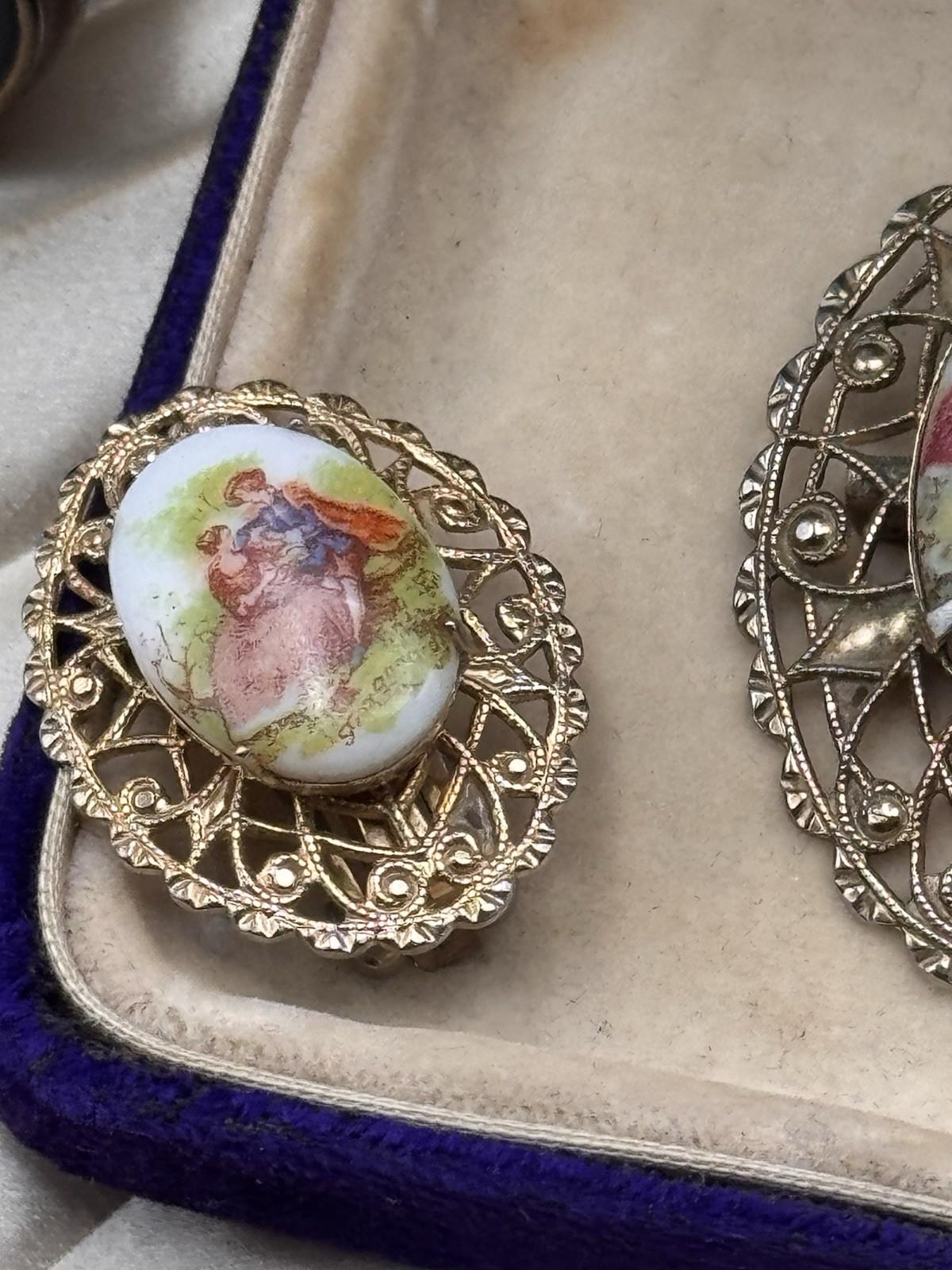 Vintage Lovers Scene Brooch Earrings Set Goldtone Filigree