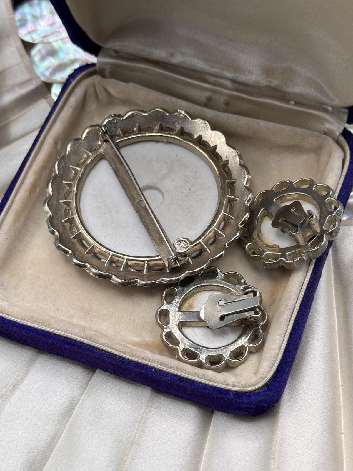 Vintage Lovers Scene Brooch Earrings Set Porcelain Goldtone Clip On
