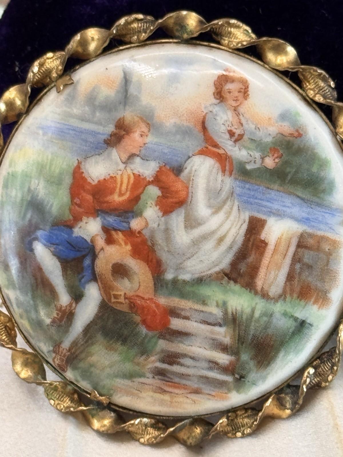 Vintage Lovers Scene Brooch Porcelain Cameo Style Goldtone 2.25”