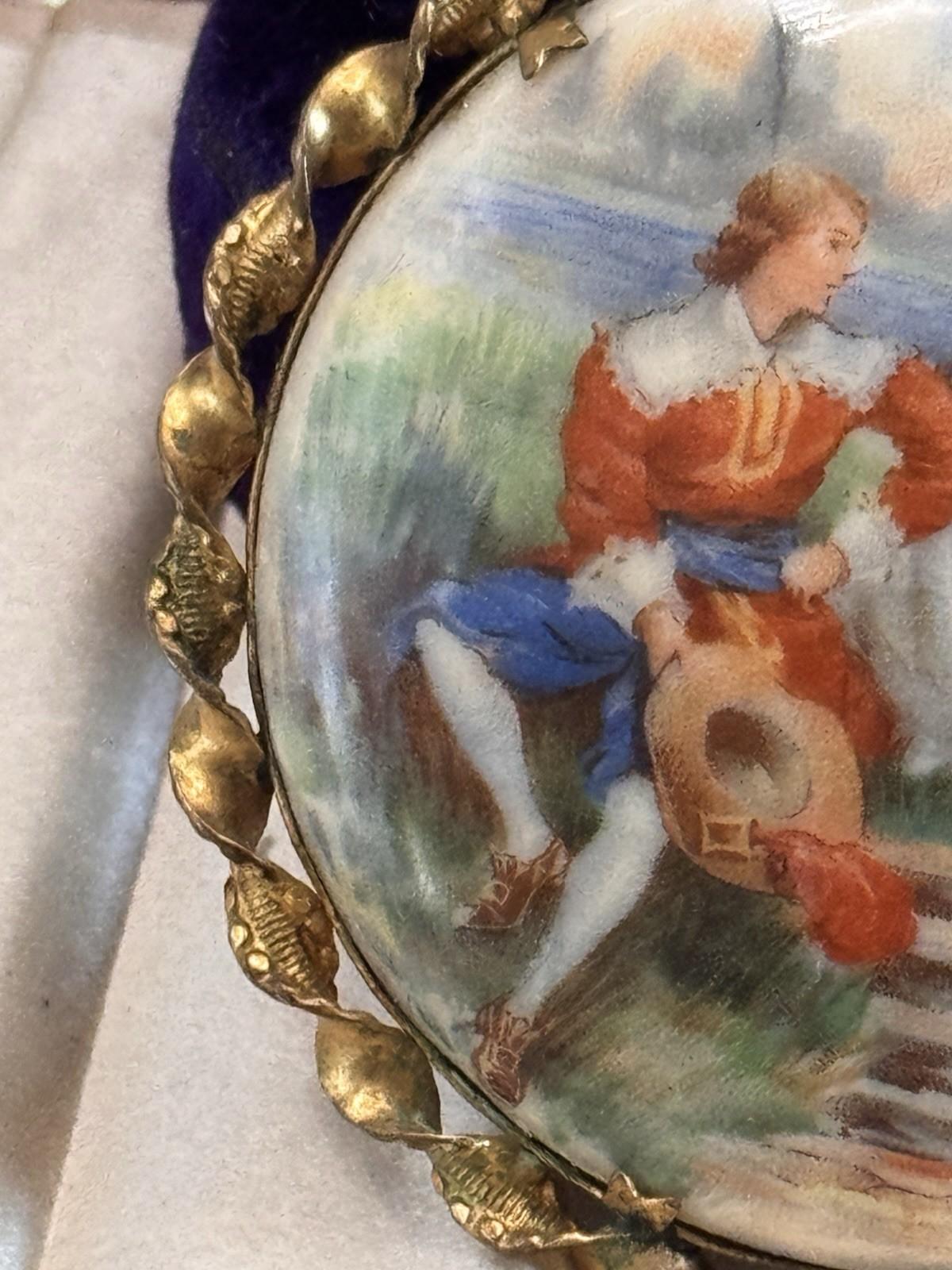 Vintage Lovers Scene Brooch Porcelain Cameo Style Goldtone 2.25”