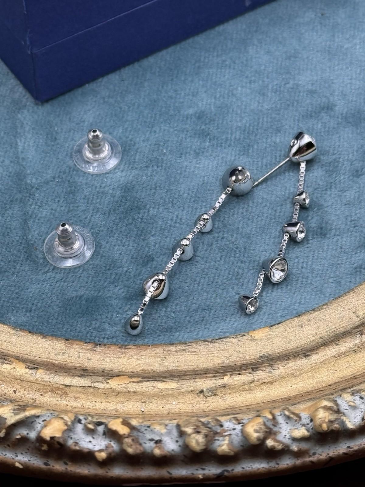 Swarovski Drop Earrings Silvertone Crystal Linear Dangle Boxed 1.75”