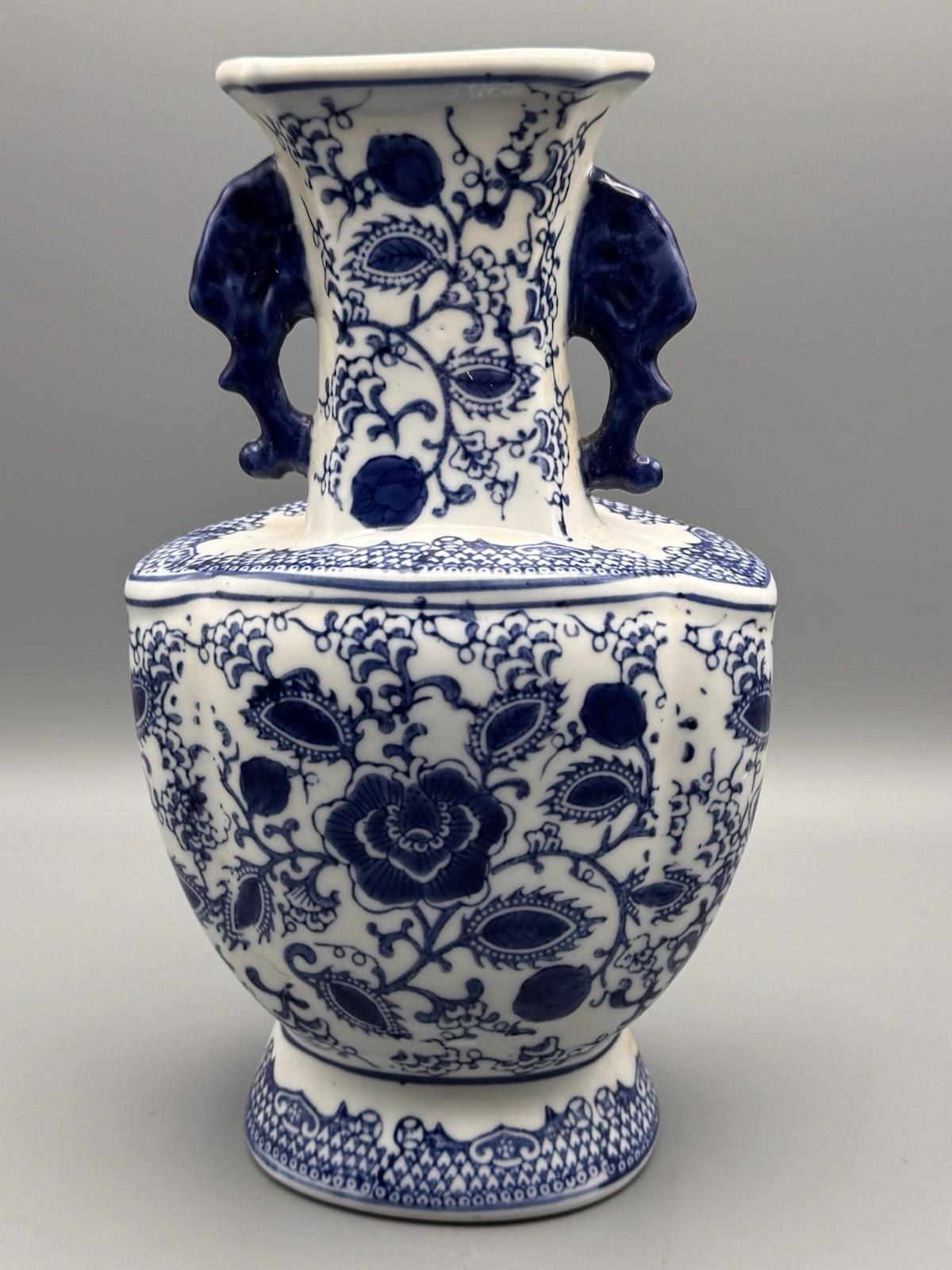 Vintage Chinoiserie Blue & White Porcelain Vase Double Handle 11.5”