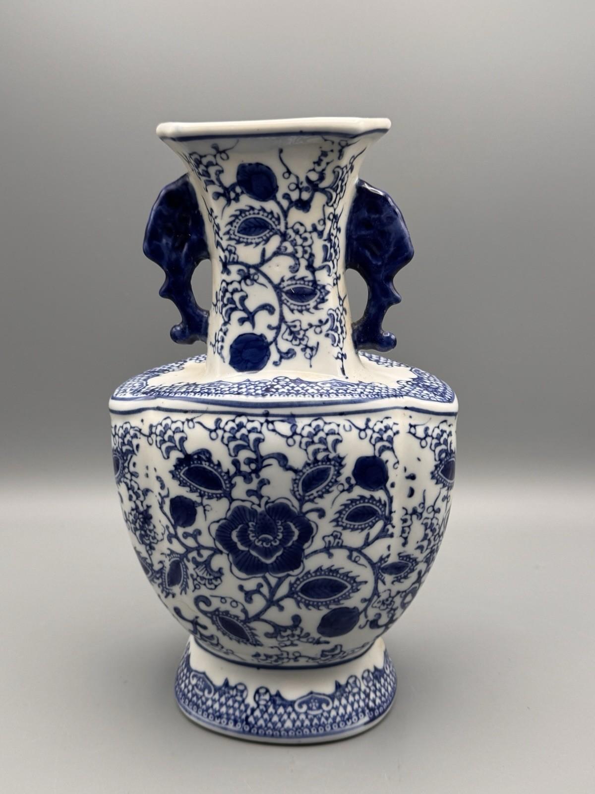 Vintage Chinoiserie Blue & White Porcelain Vase Double Handle 11.5”