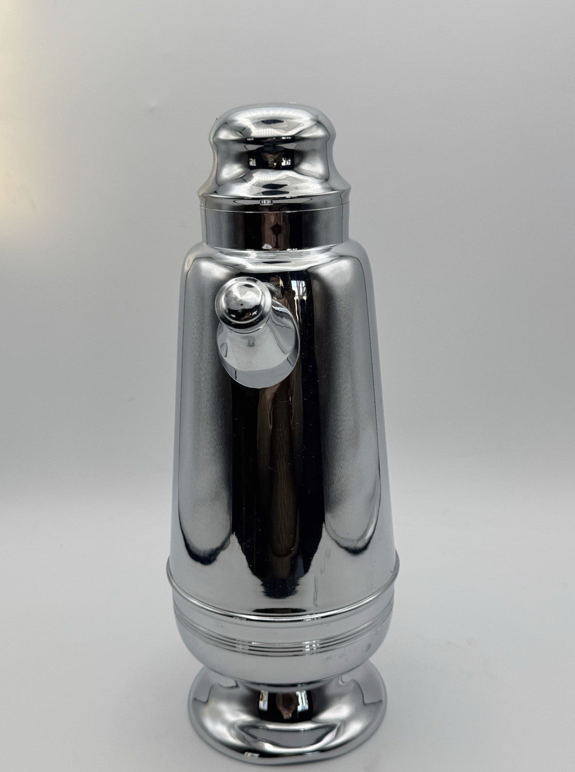Vintage Art Deco Cocktail Shaker Pitcher Bakelite Handle. 12.5 in.