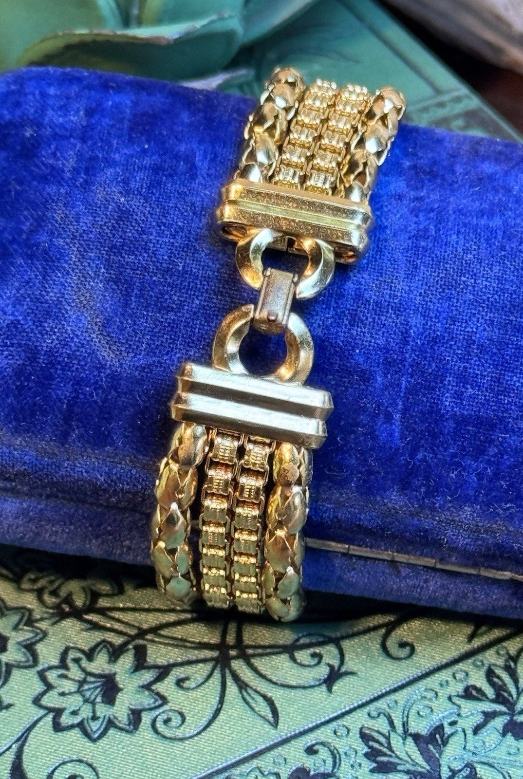 Vintage Goldtone Multi Strand Bracelet 4 Chain Link 6.25” Wide Panel