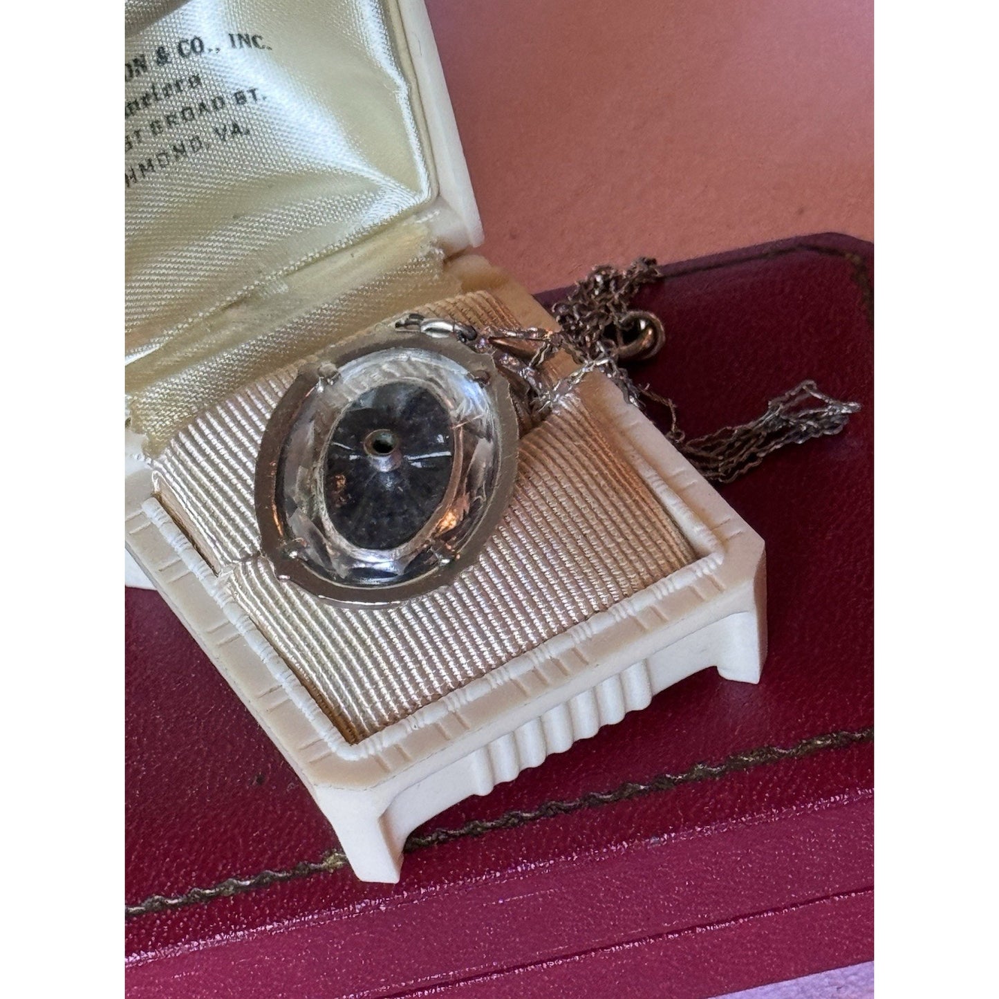 Art Deco Style Pendant Necklace Black Oval Center Silvertone 16” VINTAGE