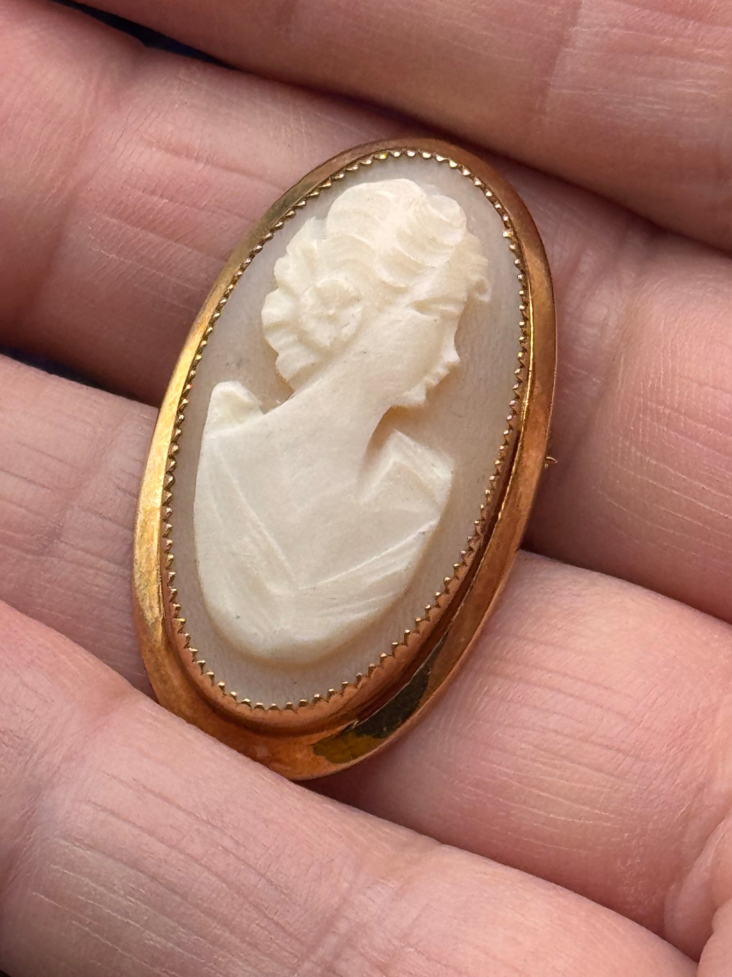 Vintage Gold Filled Carved Shell Cameo Brooch Oval Portrait 1 3/8”