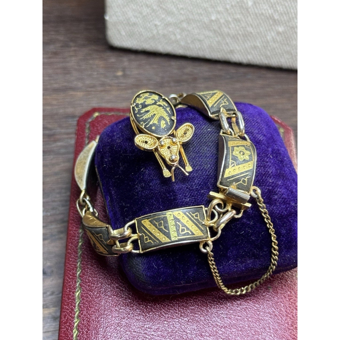 Vintage Damascene Bracelet 6.5” Black Goldtone Link Bracelet Mouse Brooch Set