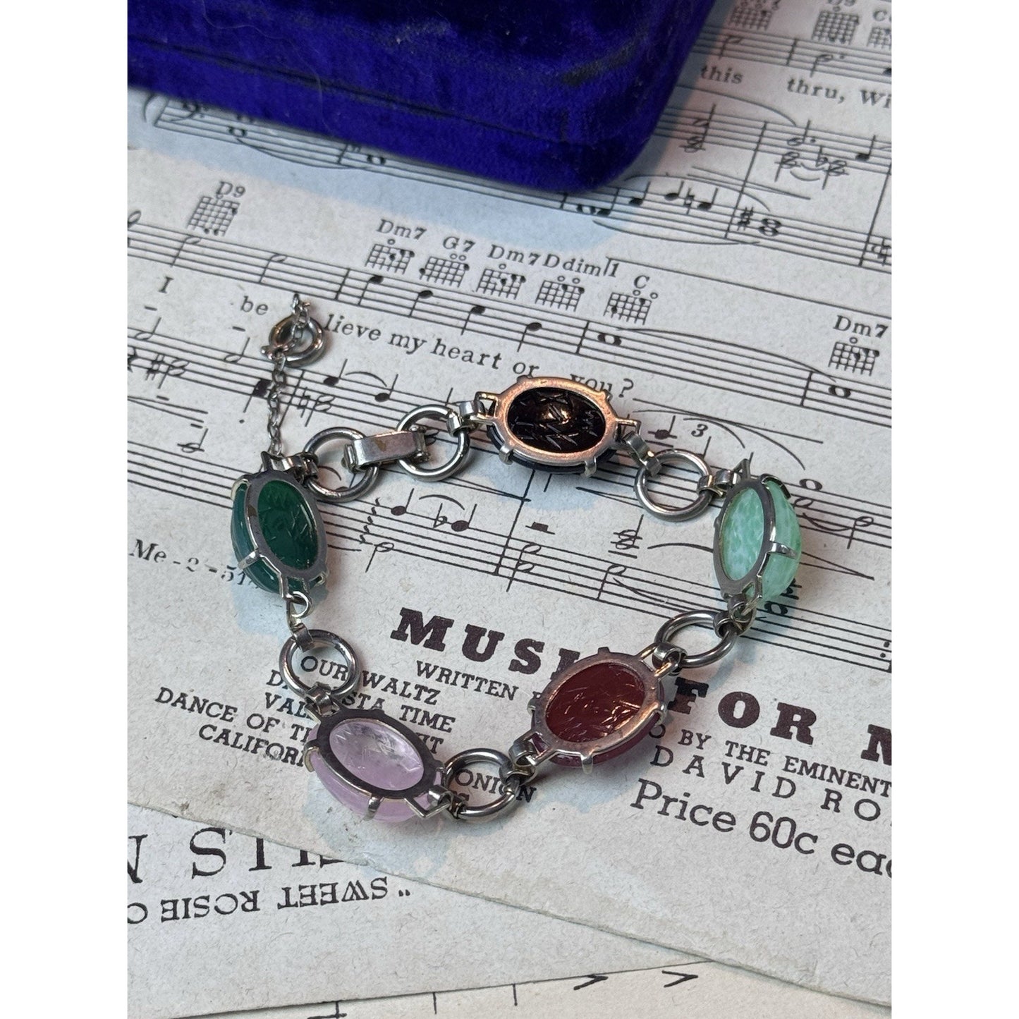 Vintage Silvertone Scarab Bracelet Glass Cabochon Scarabs 7.25” Safety Chain