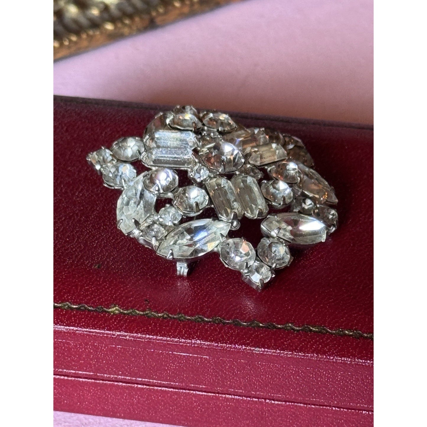 Vintage WEISS Brooch Rhinestone Clear Crystal Wreath Pin Signed 2”