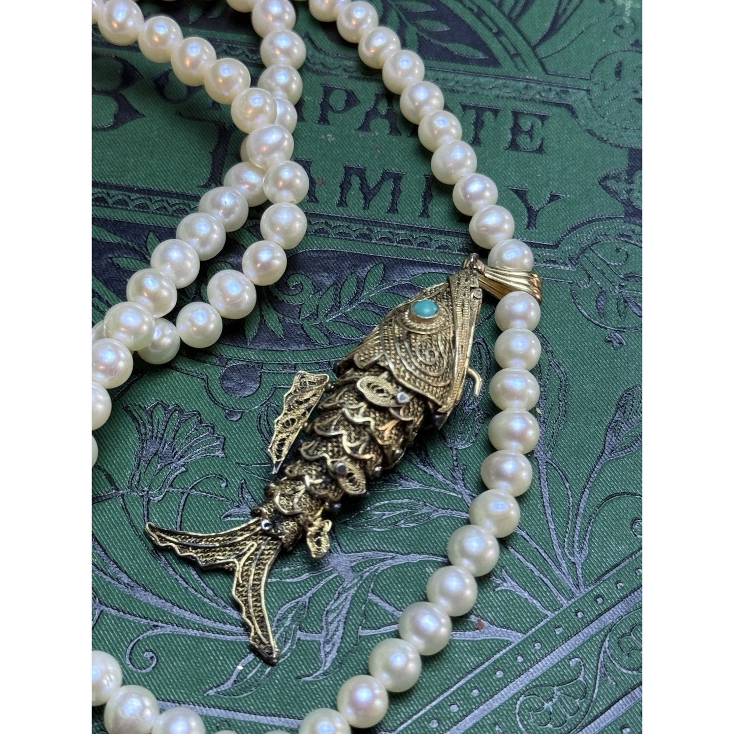 Goldtone Fish Pendant SILVER Filigree Faux Pearl Necklace Opening Fish 22”