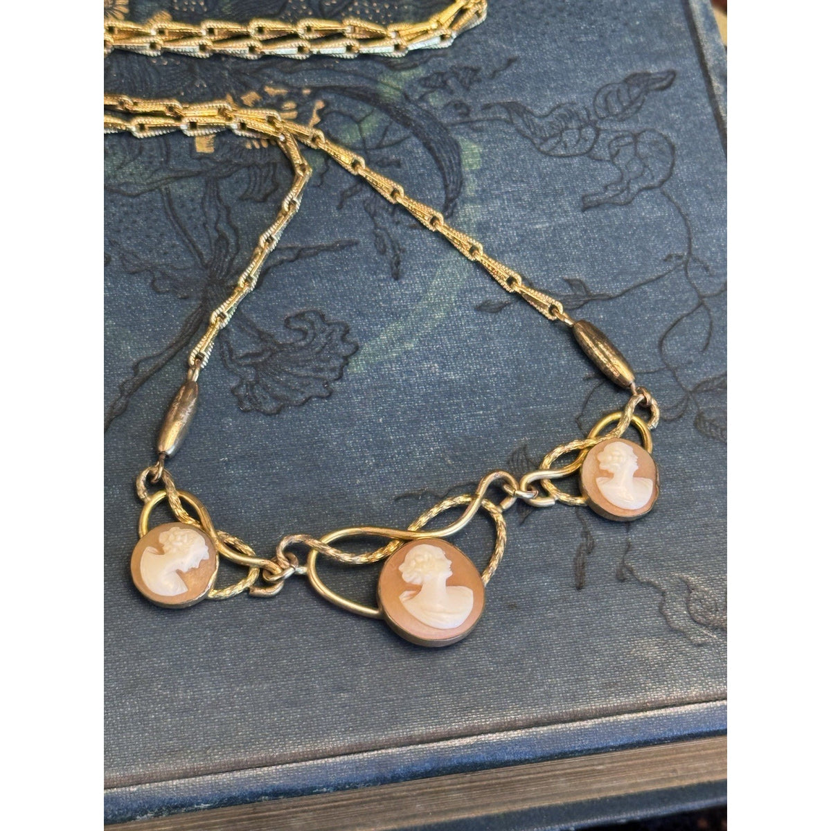 Cameo Necklace Three Portraits Goldtone Openwork Links Vintage Romantic 19”