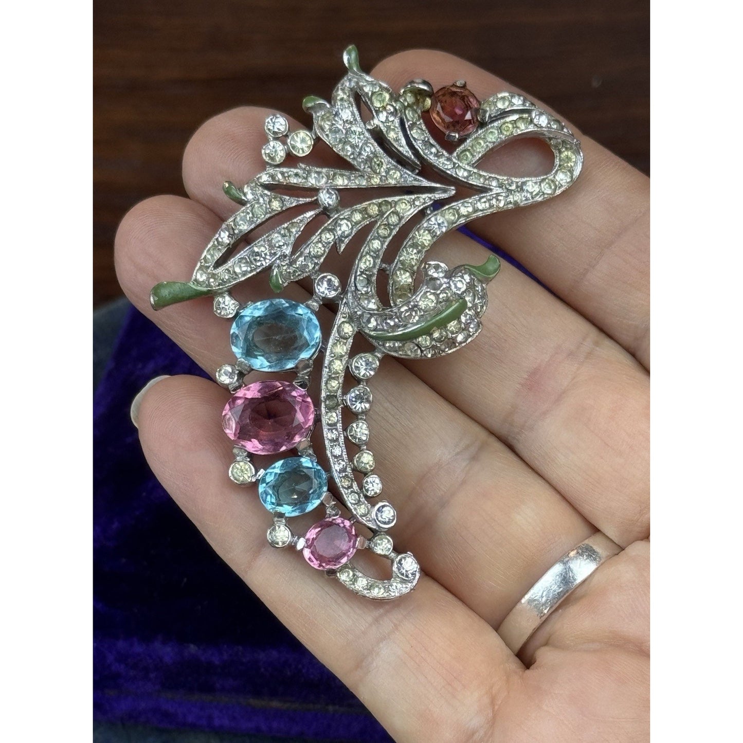Vintage Crown Trifari Fur Clip Alfred Philippe 1940   Rhinestone