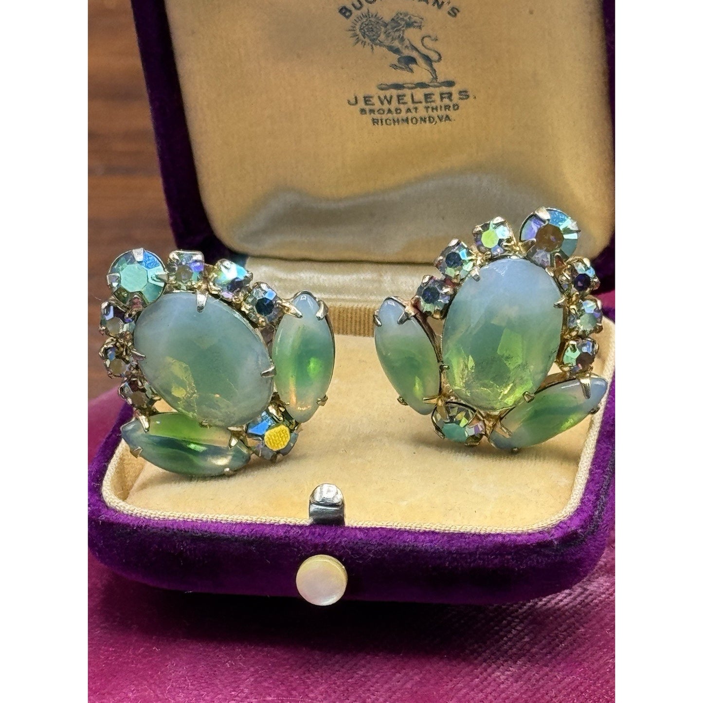 Vintage Green Art Glass Aurora Borealis Rhinestone Clip On Earrings Gold Tone