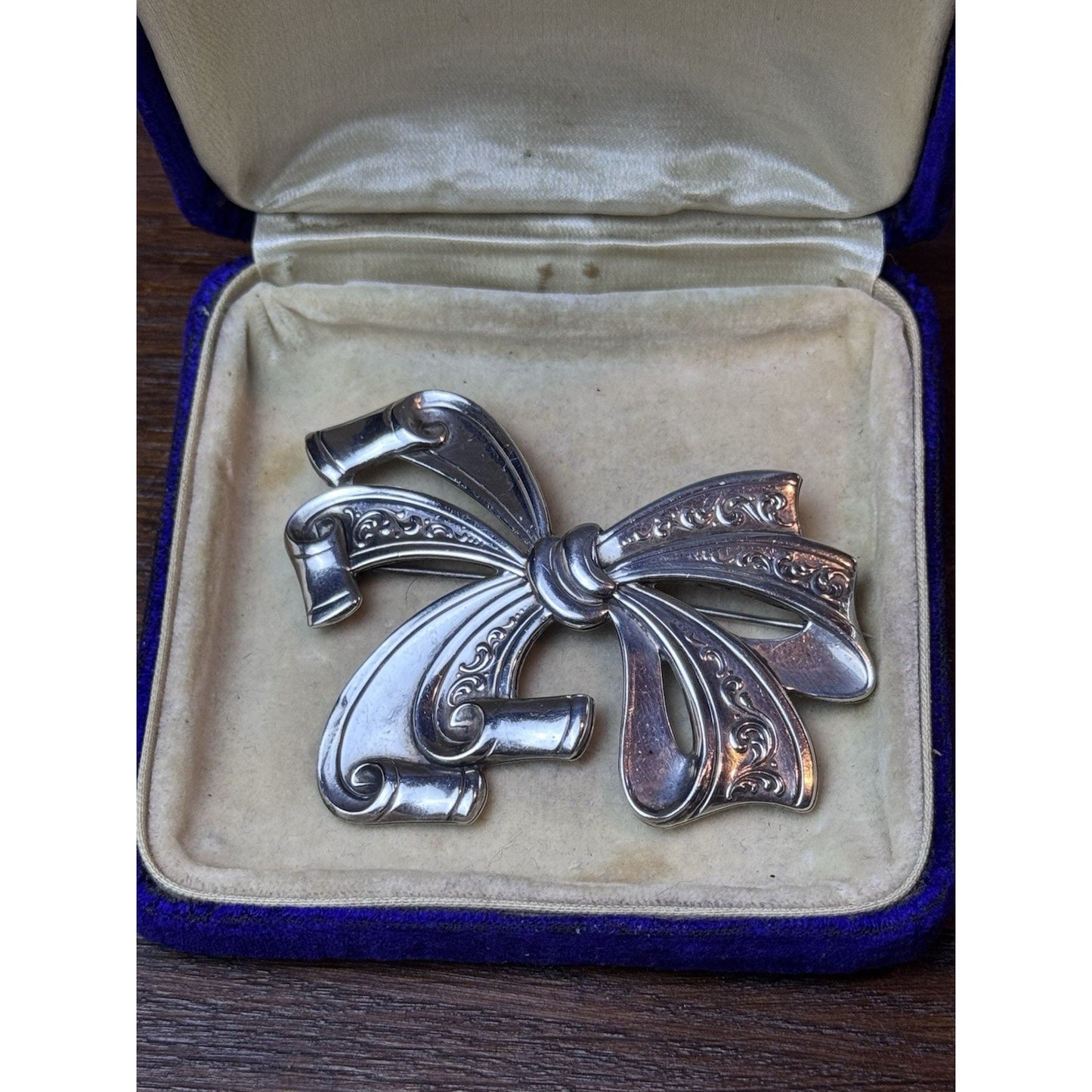 Vintage Sterling Silver Bow Brooch Ribbon Pin Repousse Scrollwork 2.75” 18.8g