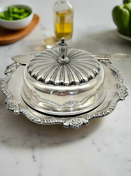 Vintage Silverplate Lidded Butter Dish With Butter Knife Wallace