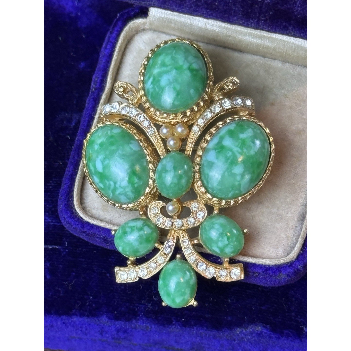 Vintage Green Lucite Brooch Goldtone Faux Pearl Rhinestone Statement Pin 2.25”