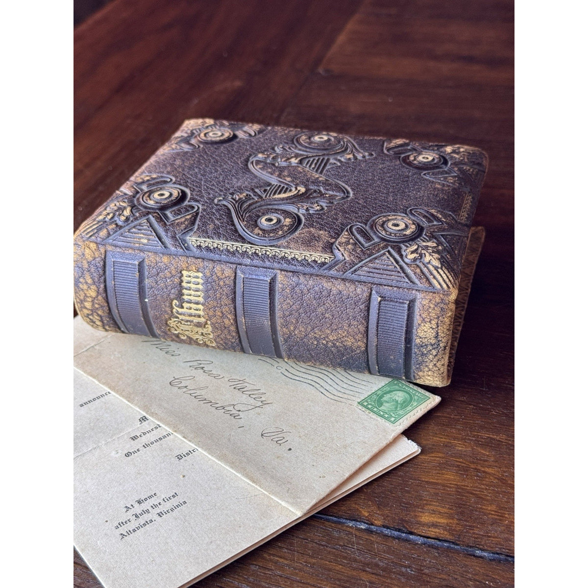 Antique Photo Album 18 Victorian Portraits Embossed Cover Clasp 6”x5” DAMAGED