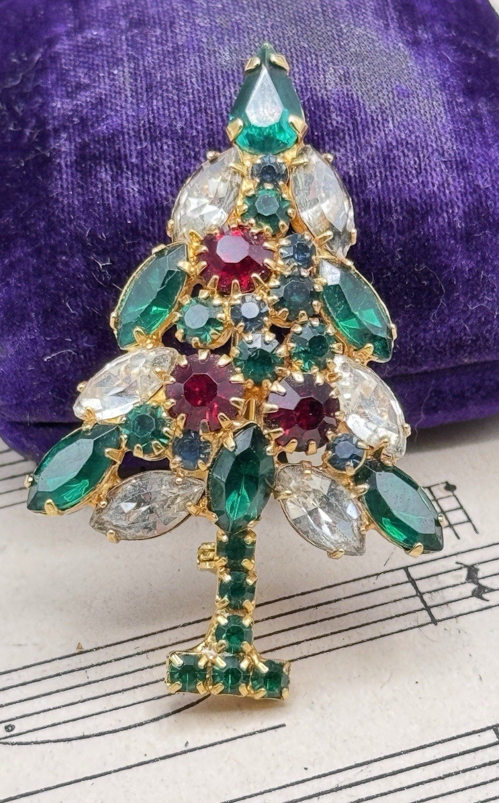 Vintage Christmas Tree Brooch Goldtone Red Green Clear Rhinestone Pin 2” Holiday