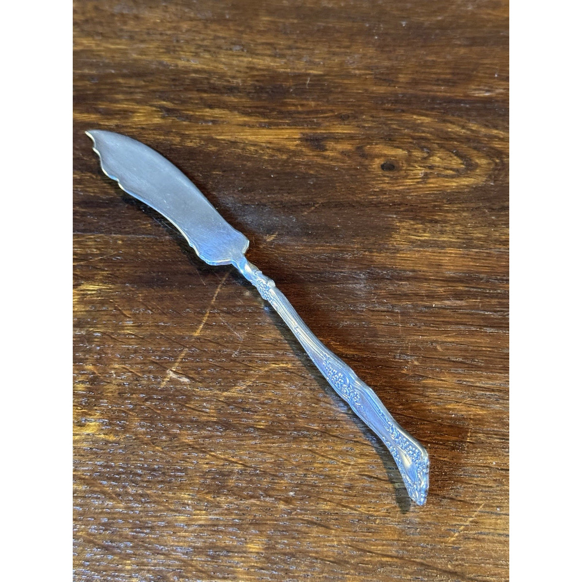 Rogers Silverplate Master Butter Knife Grape & Scroll Design 7” Serving