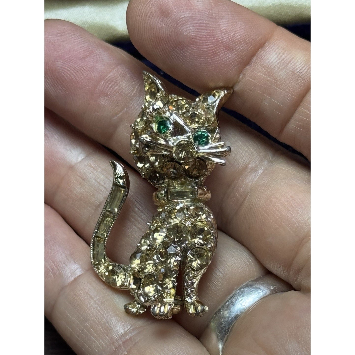Vintage Rhinestone Cat Brooch Green Eyes Goldtone Figural Kitty Pin 1.75”