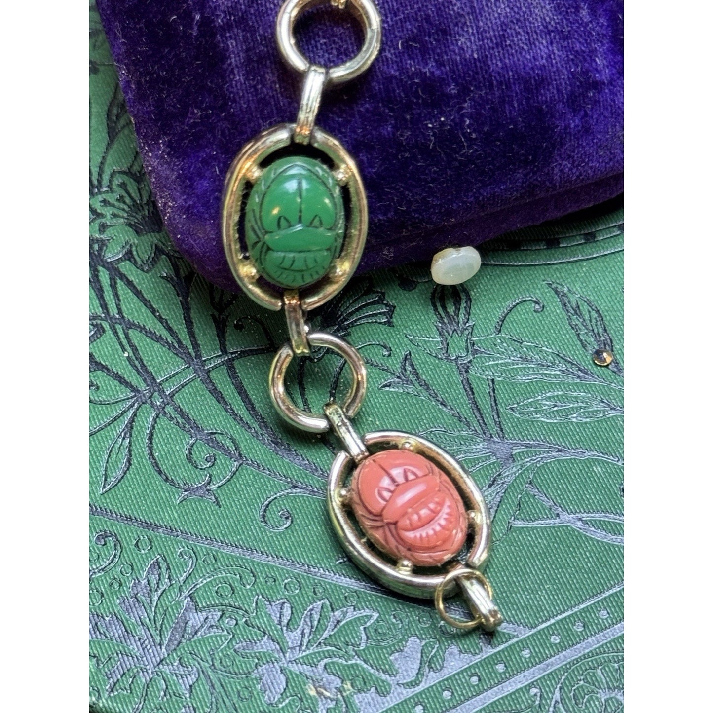 Vintage Egyptian Revival Scarab Bracelet Goldtone Thermoset Scarabs 7.5”