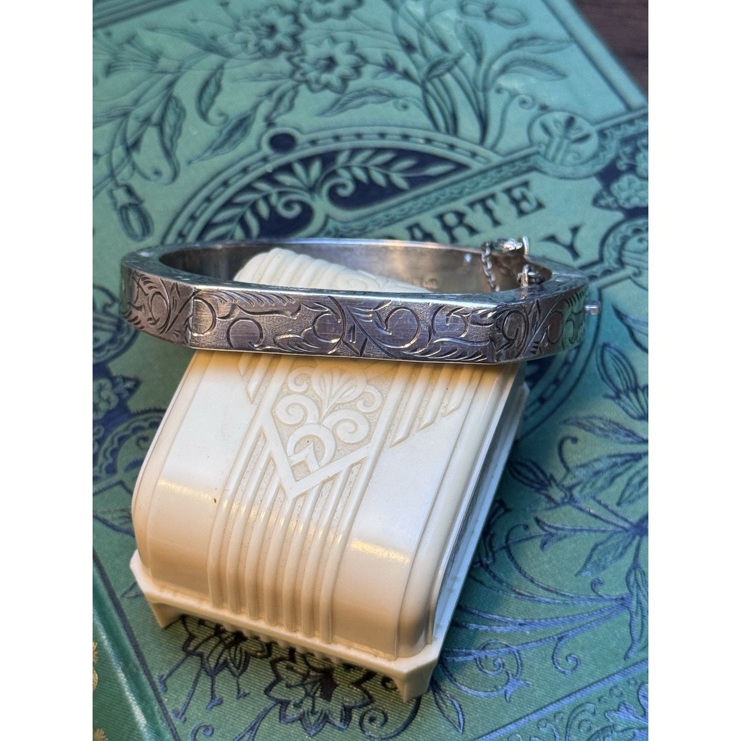 Vintage 925 Siam Silver Chased Hinged Bangle Bracelet Safety Chain 6.5”