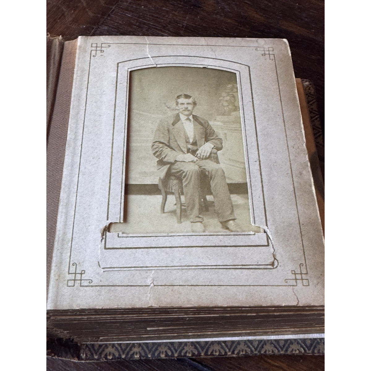 Antique Photo Album 18 Victorian Portraits Embossed Cover Clasp 6”x5” DAMAGED