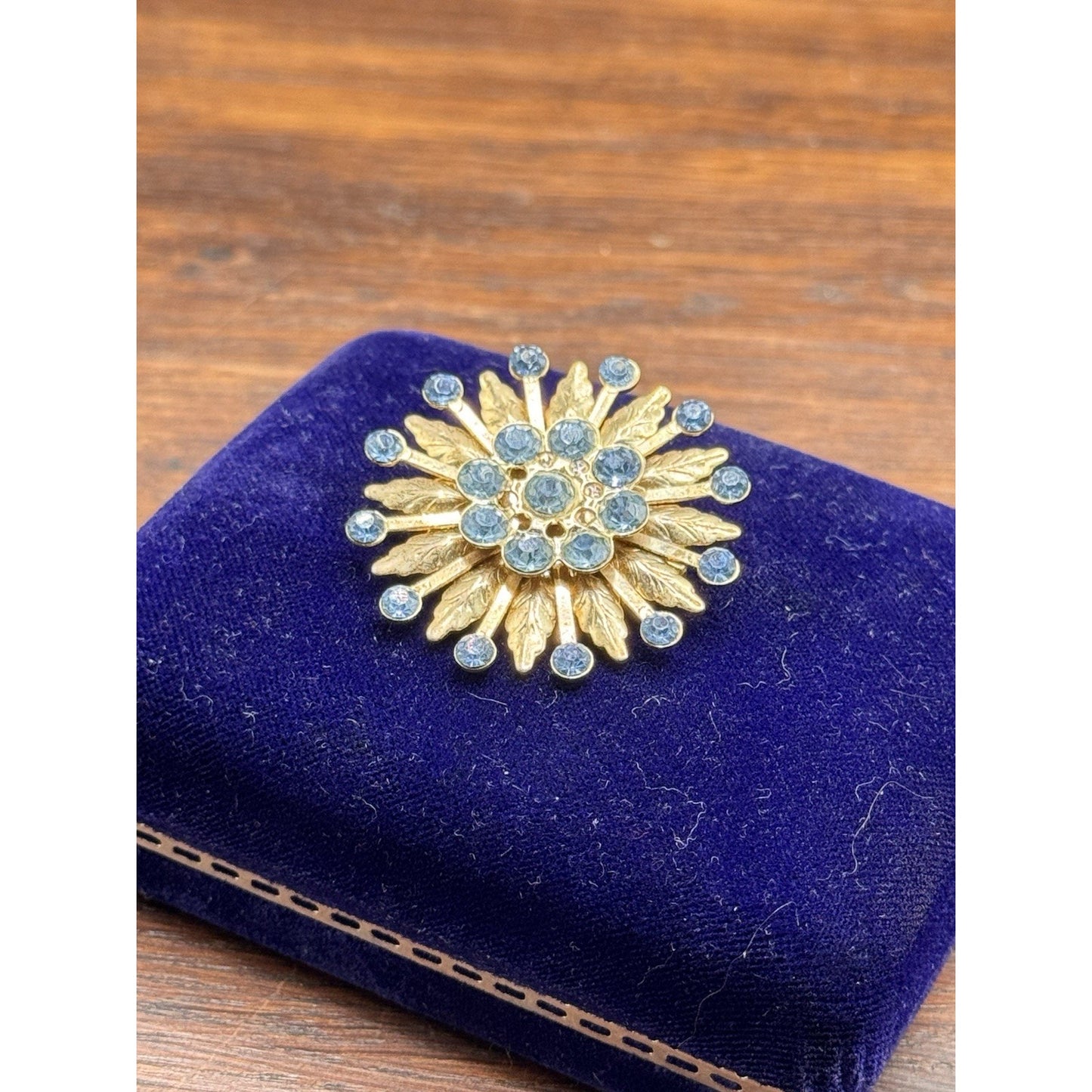 Vintage Brooch Blue Rhinestone Goldtone Floral Sunburst Statement Pin 1.5”