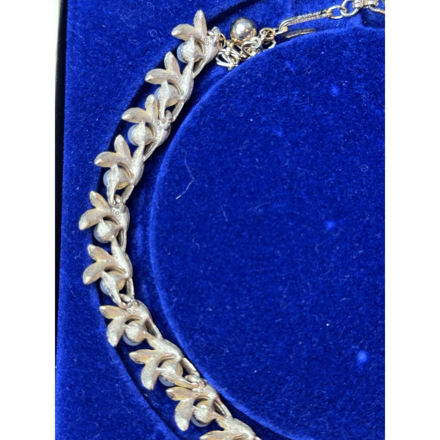 Vintage Avon Goldtone Faux Pearl Leaf Choker Necklace 15” Original Box Signed