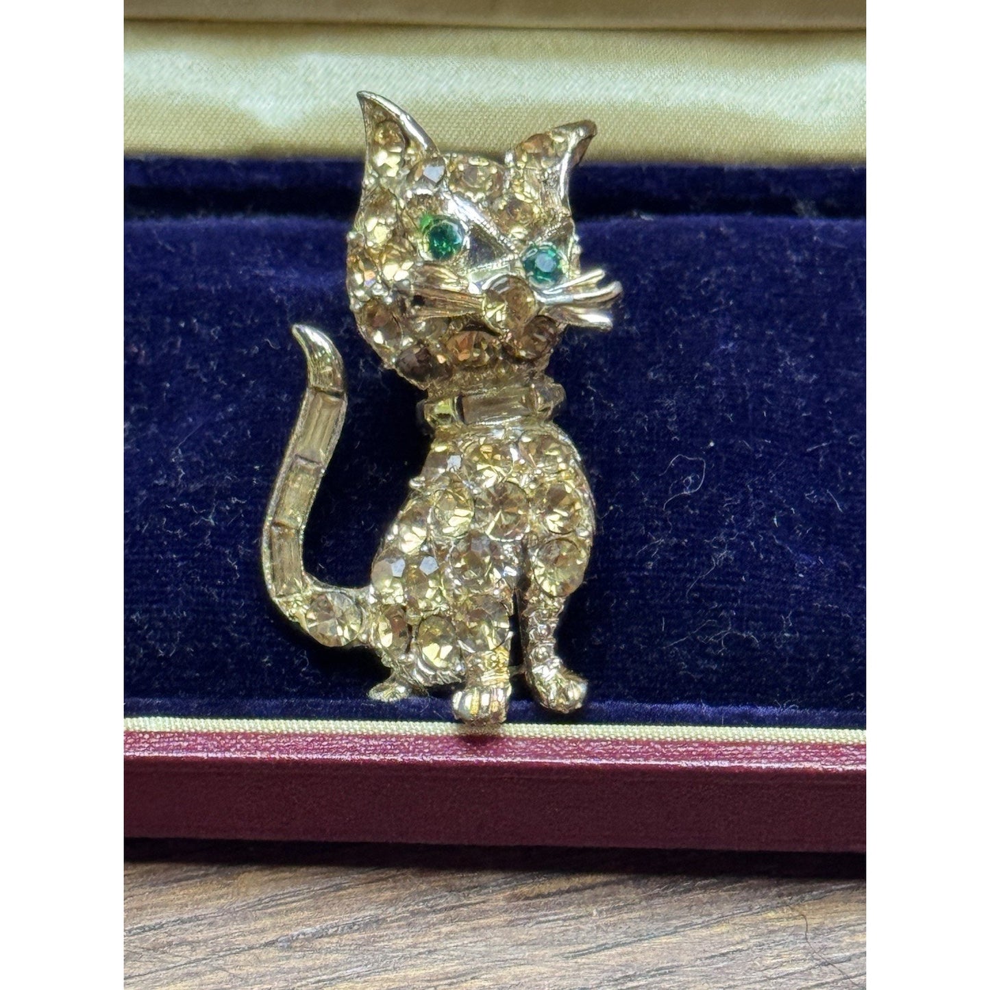 Vintage Rhinestone Cat Brooch Green Eyes Goldtone Figural Kitty Pin 1.75”