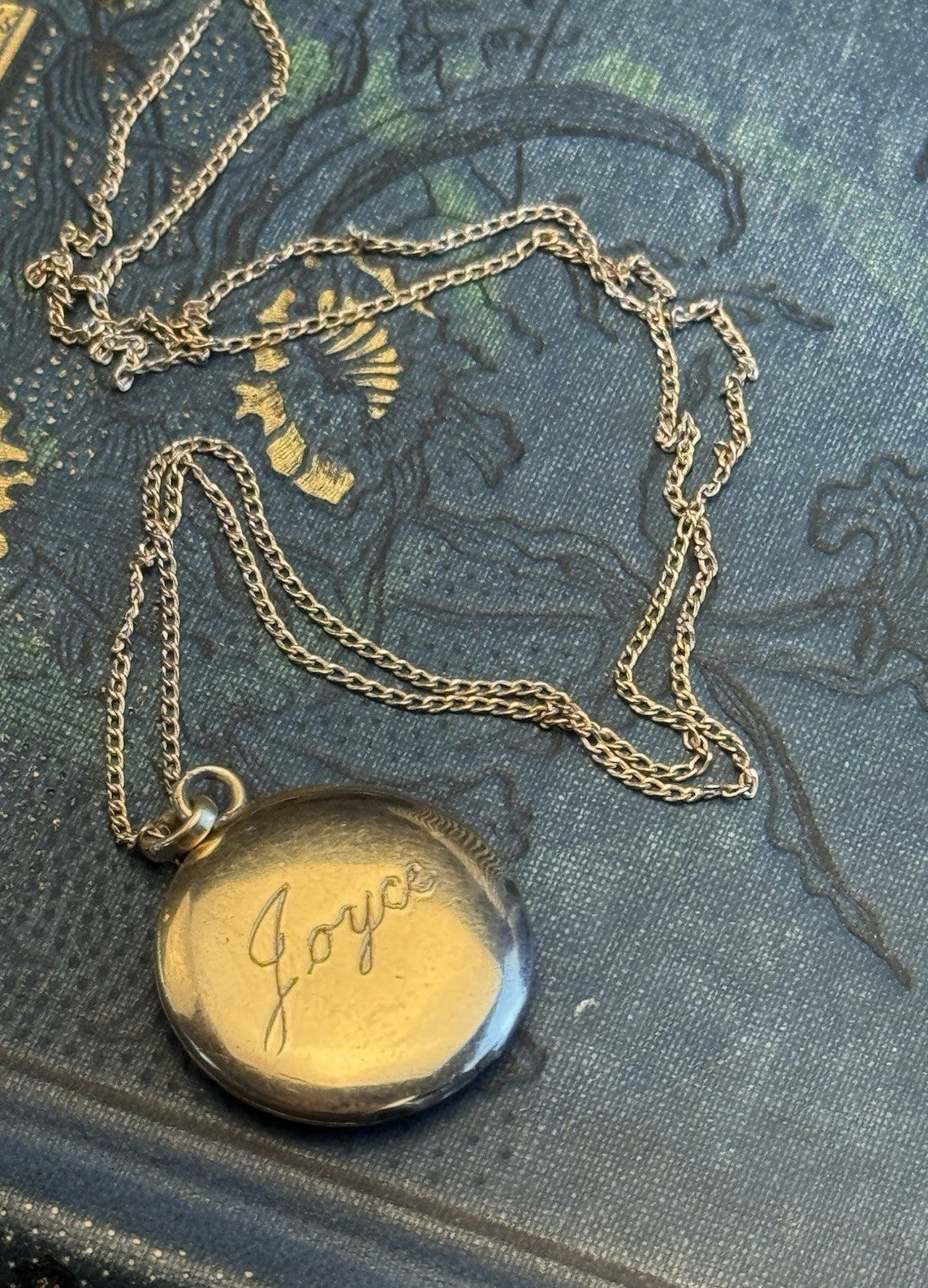 Gold-Filled Round Photo Locket Necklace Floral Heart JOYCE 19”