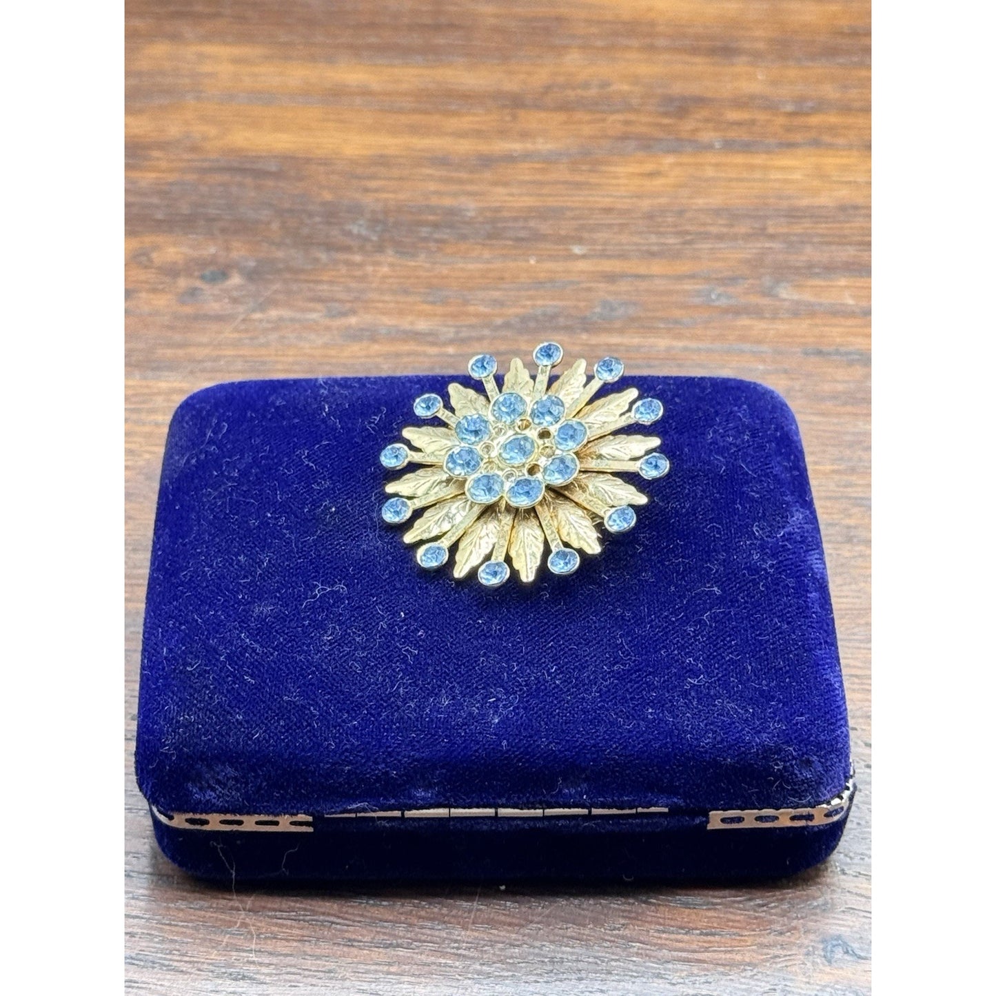 Vintage Brooch Blue Rhinestone Goldtone Floral Sunburst Statement Pin 1.5”