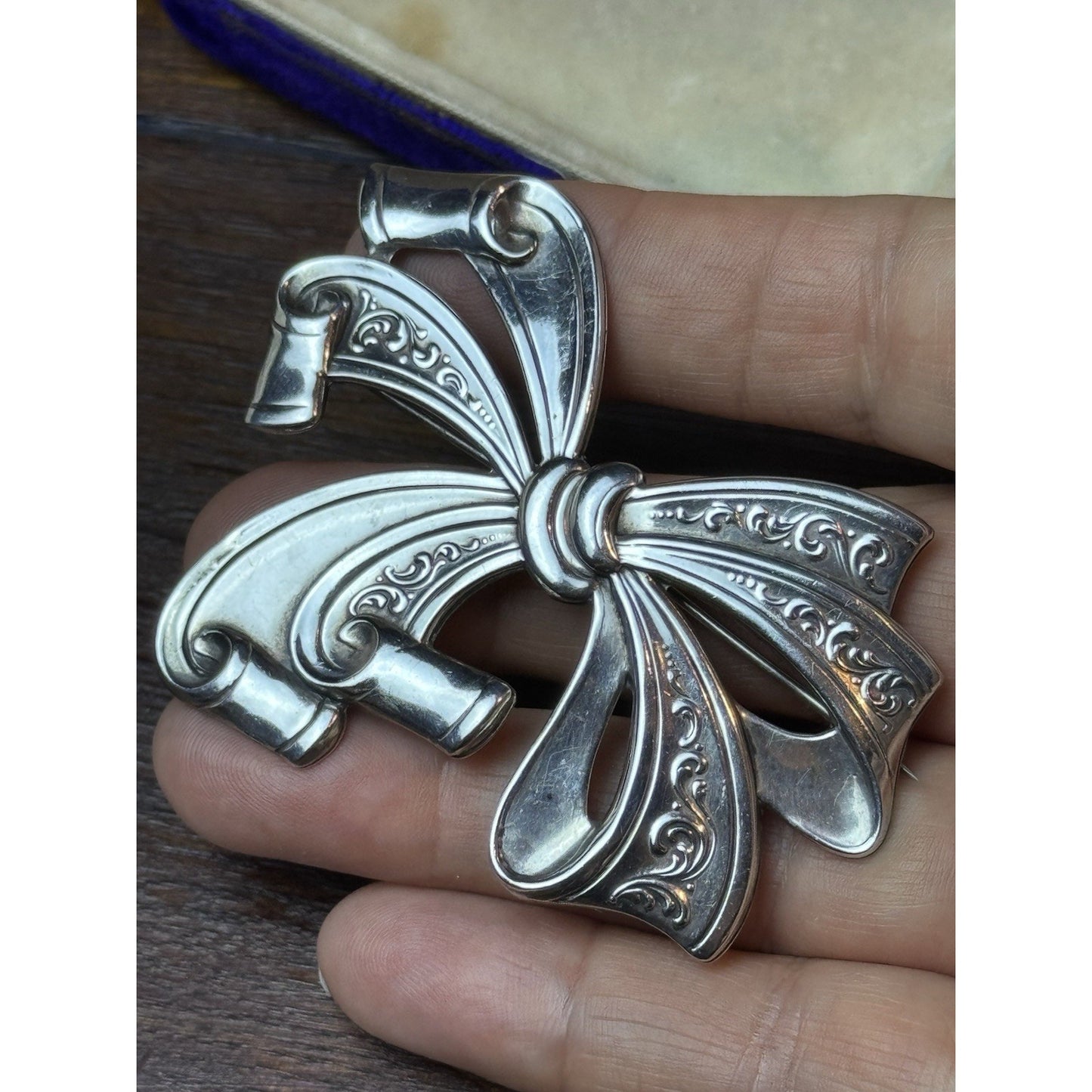 Vintage Sterling Silver Bow Brooch Ribbon Pin Repousse Scrollwork 2.75” 18.8g
