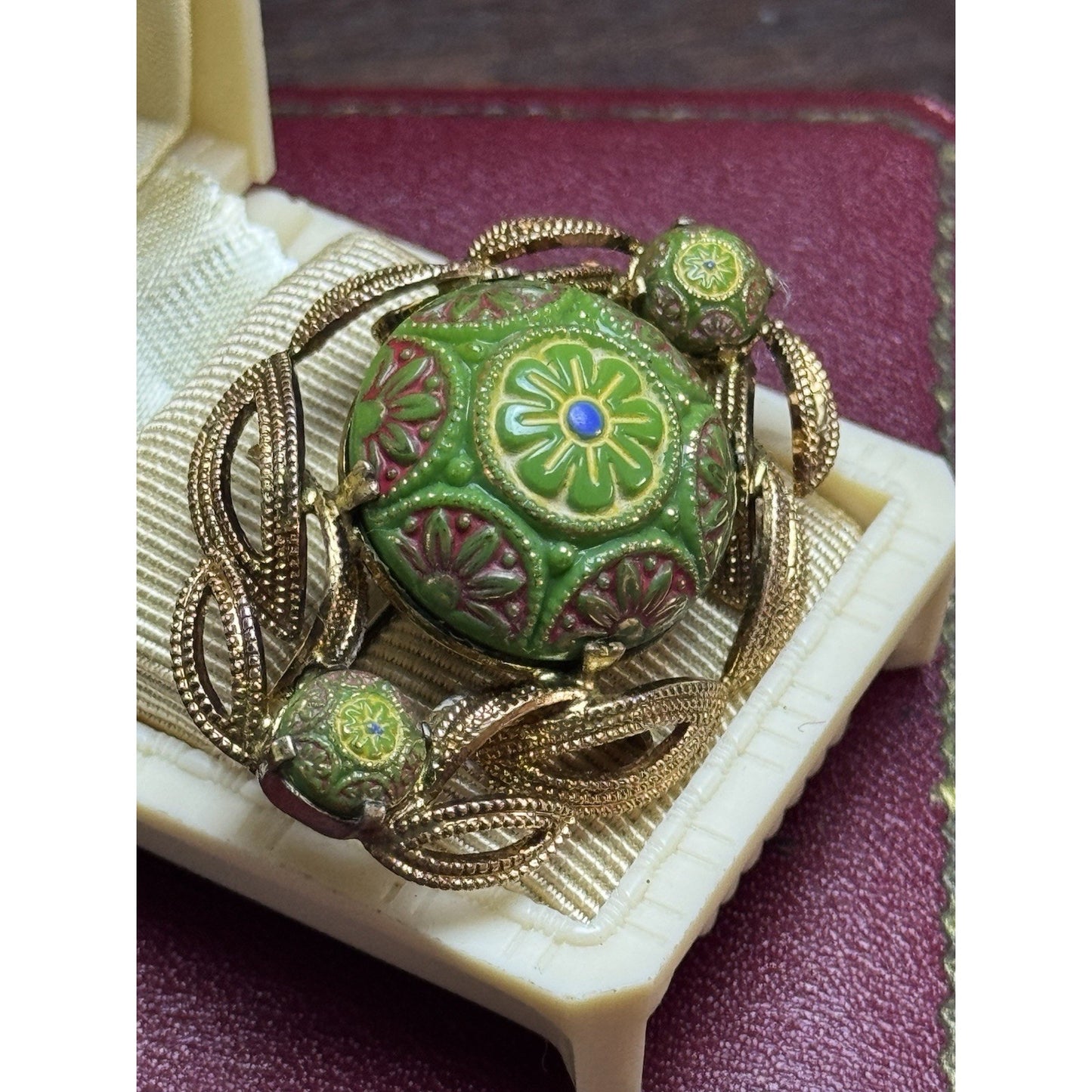 Vintage Art Glass Brooch Green Floral Cabochon Goldtone Filigree Pin 1.75”