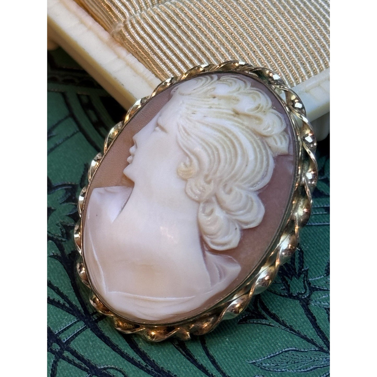 Vintage 12K Gold-Filled Left Facing Carved Shell Cameo Brooch Pendant