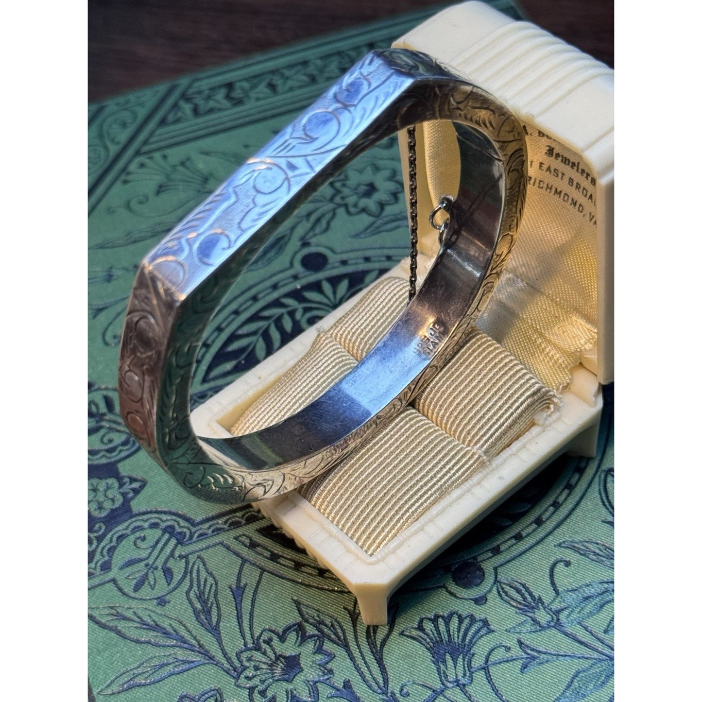 Vintage 925 Siam Silver Chased Hinged Bangle Bracelet Safety Chain 6.5”